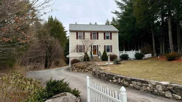 $575,900 | 17 Ventura Drive, Raymond, NH 03077