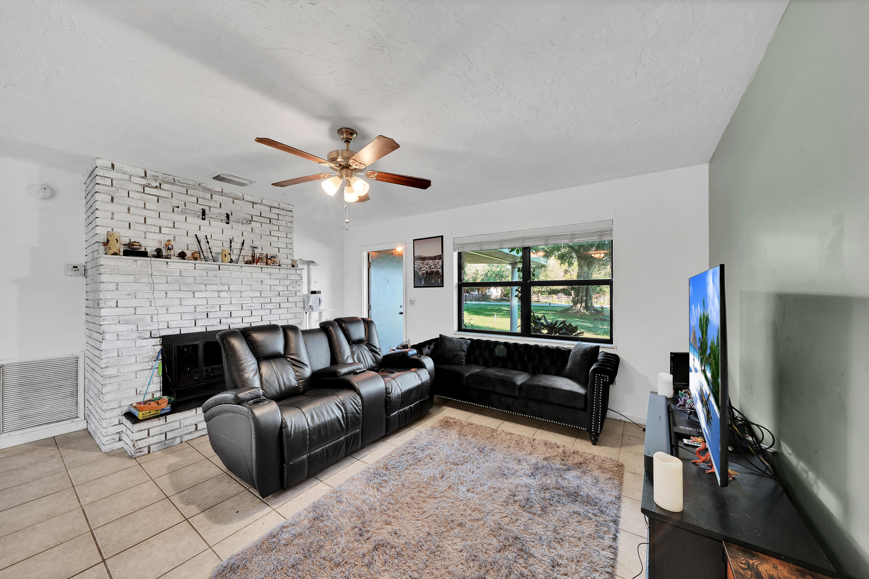 1031 Southwest 24th Avenue Okeechobee, FL 34974 - Photo 11 of 26 5 Living Area (2)