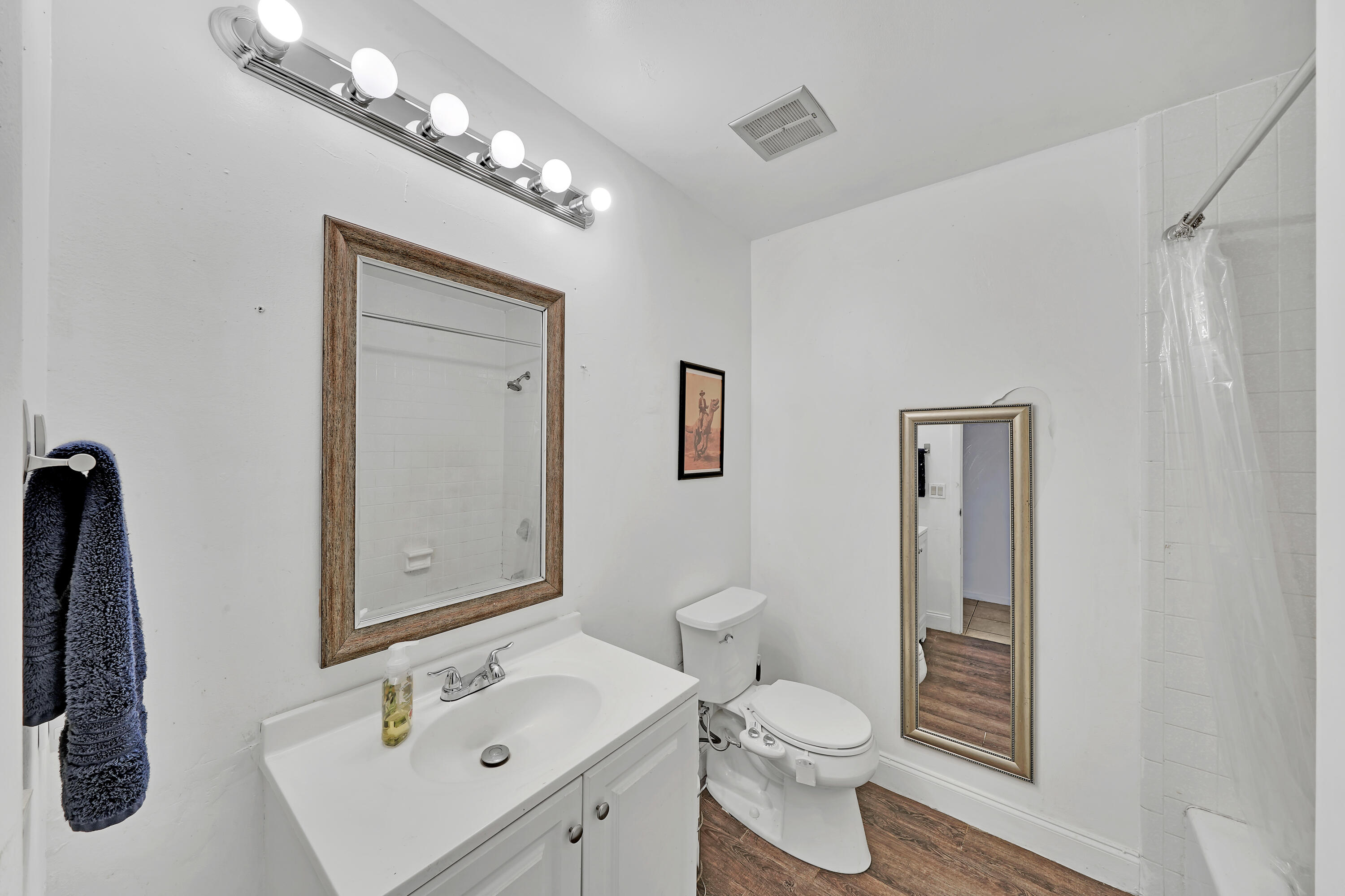 1031 Southwest 24th Avenue Okeechobee, FL 34974 - Photo 16 of 26 8 Guest Bathroom (2)