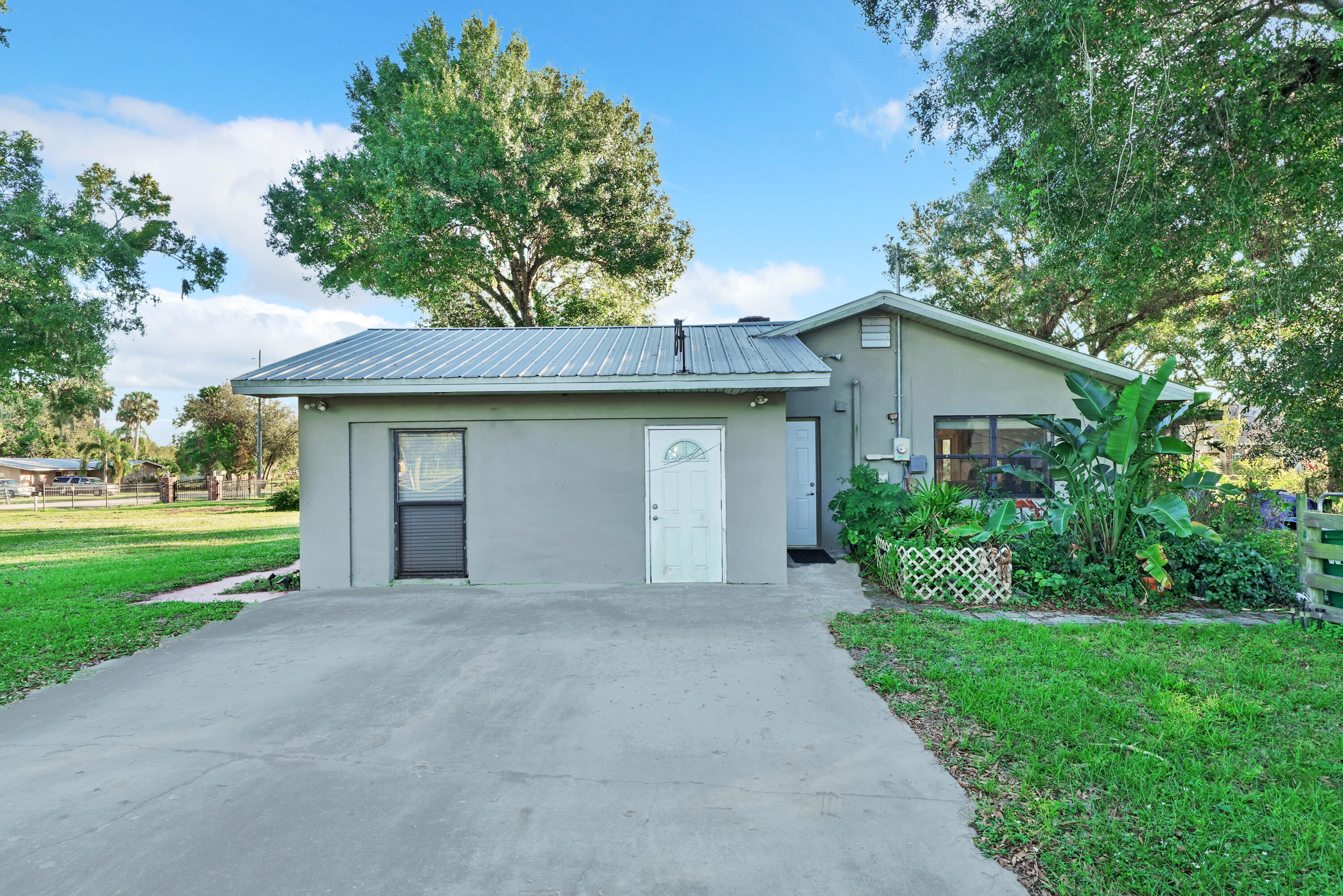 1031 Southwest 24th Avenue Okeechobee, FL 34974 - Photo 4 of 26 2 Exteriors (2)
