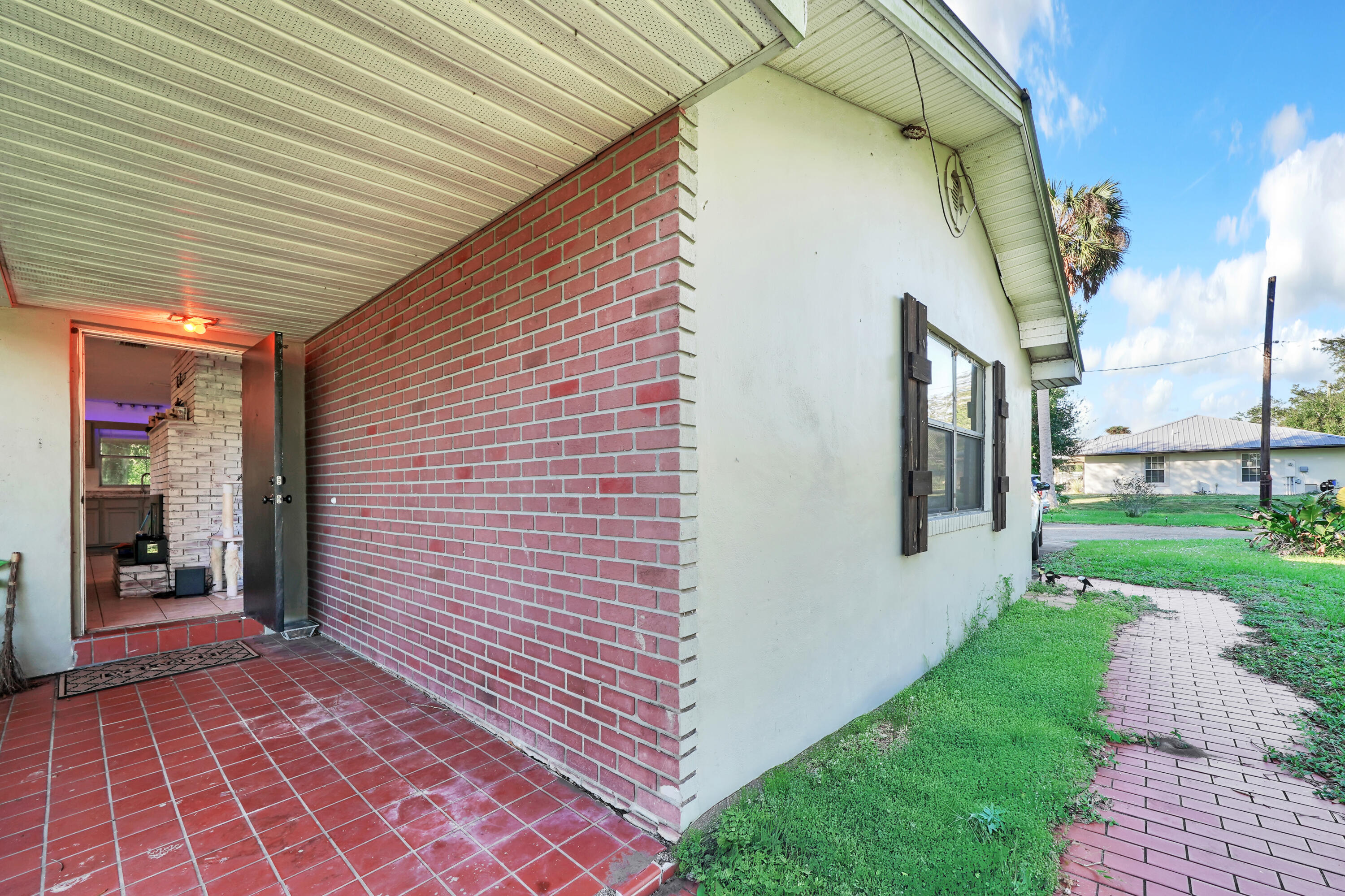 1031 Southwest 24th Avenue Okeechobee, FL 34974 - Photo 8 of 26 3 Entryway (2)