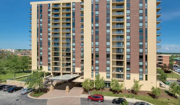 $2,609 | 2233 South Highland Avenue, Unit H0801, Lombard, IL 60148