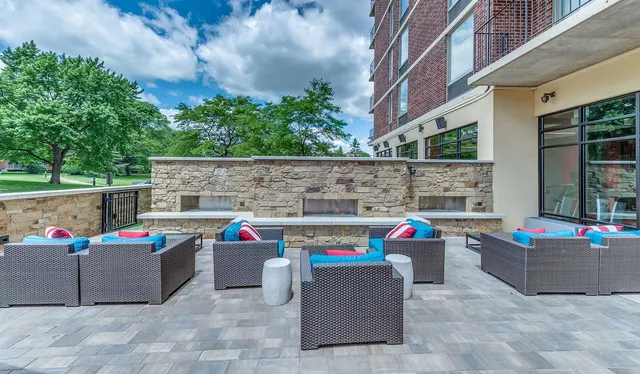 $2,607 | 2233 South Highland Avenue, Unit H0801, Lombard, IL 60148