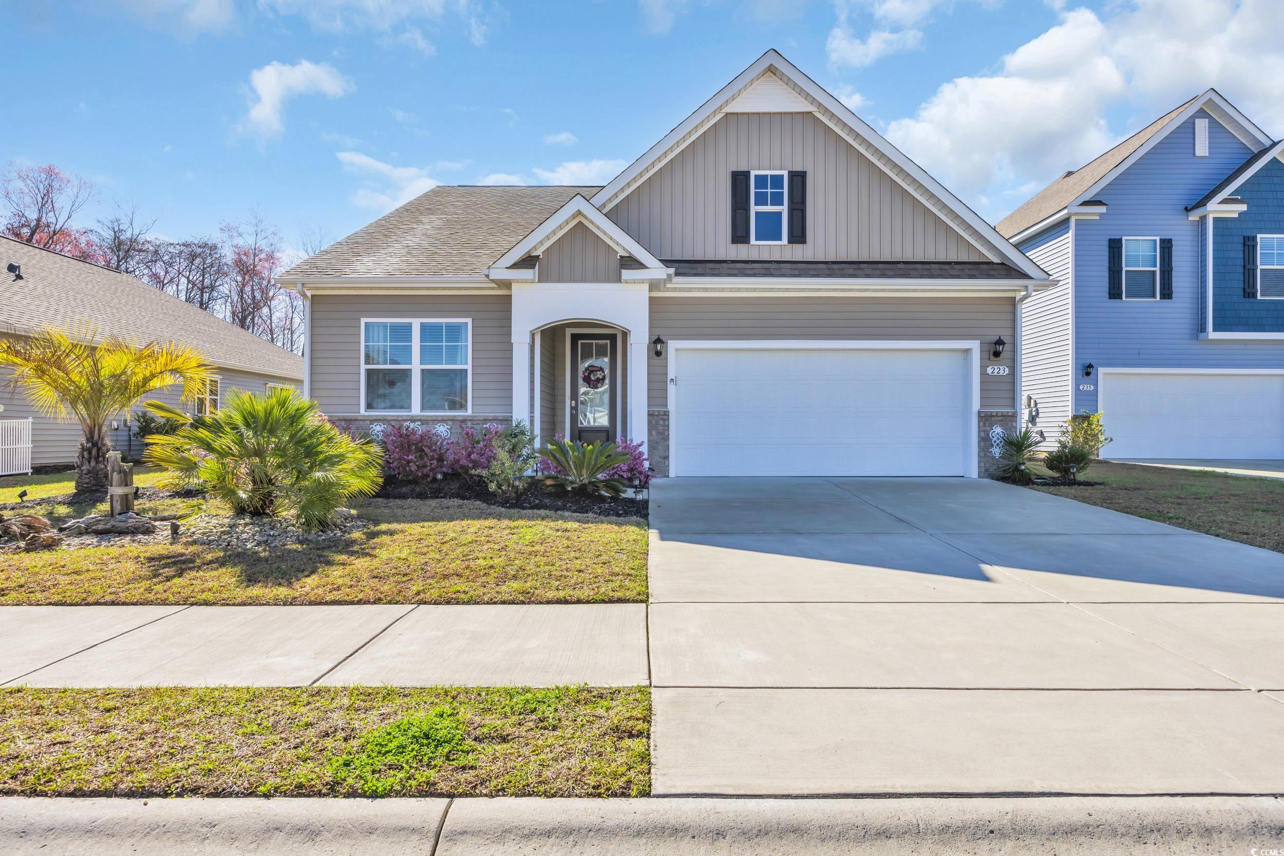 View of front facade with an attached garage, boar