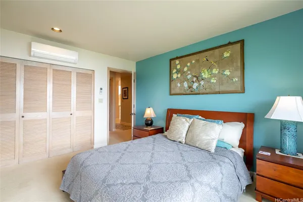 $9,500 | 5577 Kalanianaʻole Highway, Honolulu, HI 96821