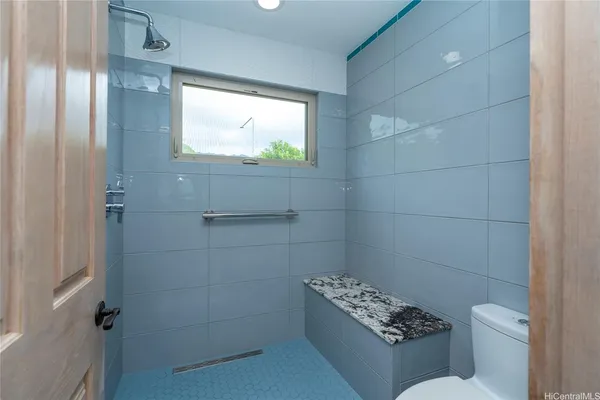 $9,500 | 5577 Kalanianaʻole Highway, Honolulu, HI 96821