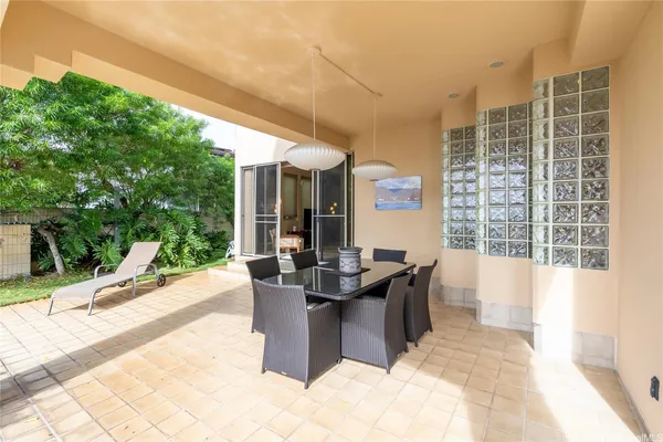 $9,500 | 5577 Kalanianaʻole Highway, Honolulu, HI 96821