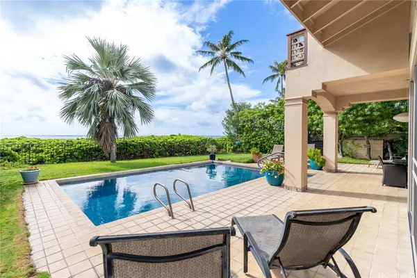 $9,500 | 5577 Kalanianaʻole Highway, Honolulu, HI 96821