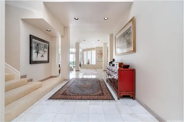 $9,500 | 5577 Kalanianaʻole Highway, Honolulu, HI 96821