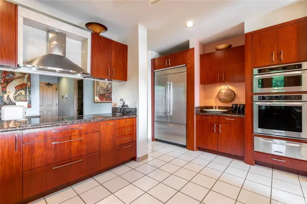 $9,500 | 5577 Kalanianaʻole Highway, Honolulu, HI 96821