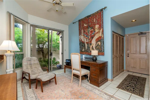 $9,500 | 5577 Kalanianaʻole Highway, Honolulu, HI 96821