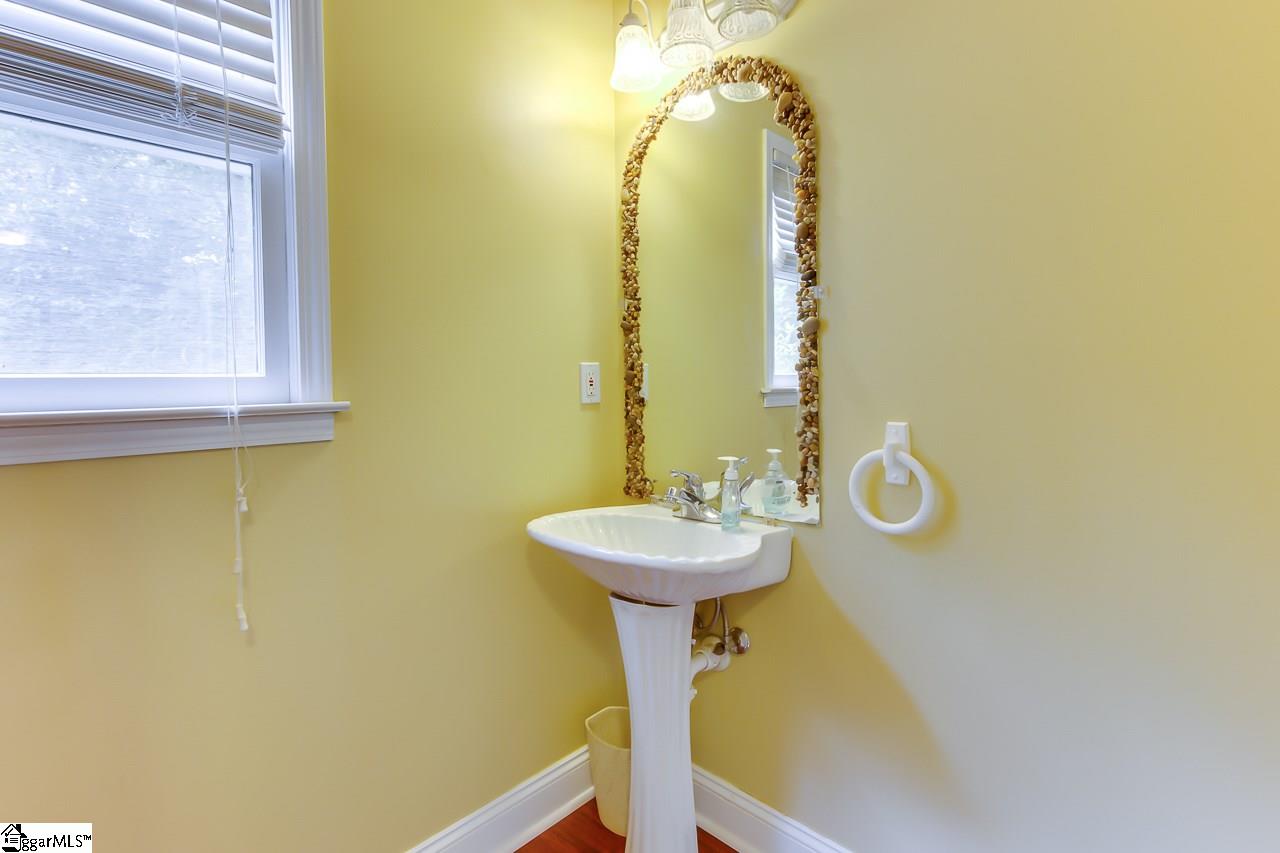 136 Emerald Way Simpsonville, SC 29681 - Photo 9 of 35 Gallery Image 9