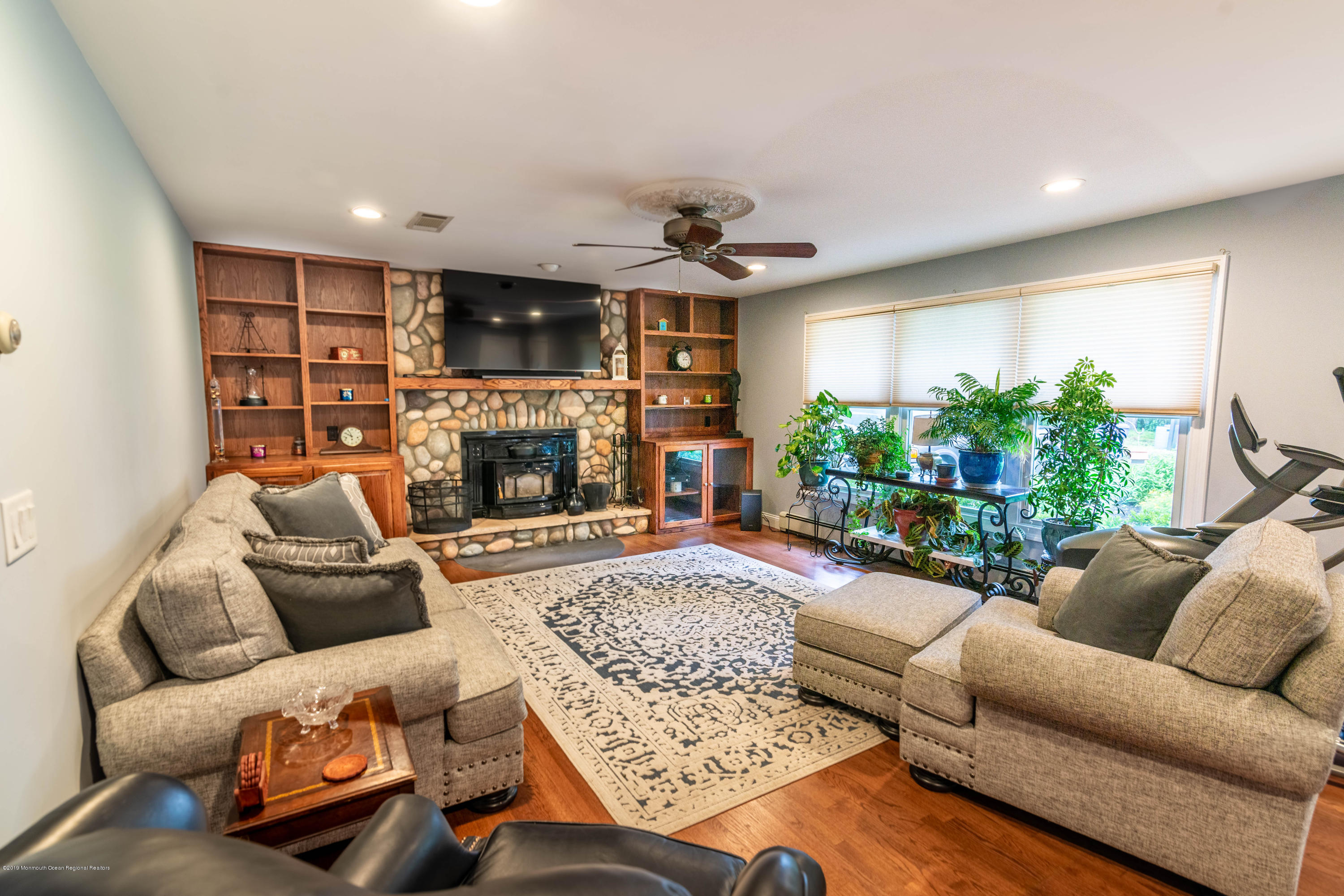 132 Apple Farm Road Red Bank, NJ 07701 - Photo 2 of 23 D80_8944-HDR