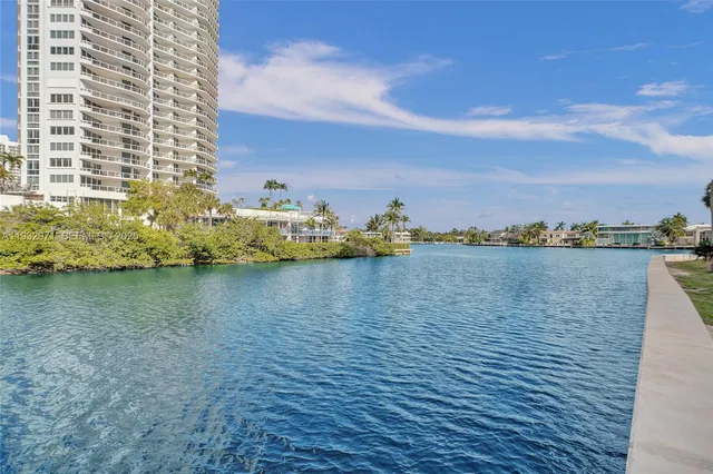$2,750 | 20515 East Country Club Drive, Unit 249, Aventura, FL 33180