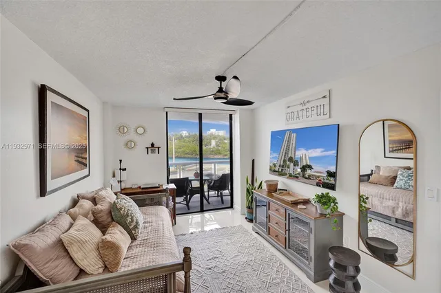 $2,750 | 20515 East Country Club Drive, Unit 249, Aventura, FL 33180