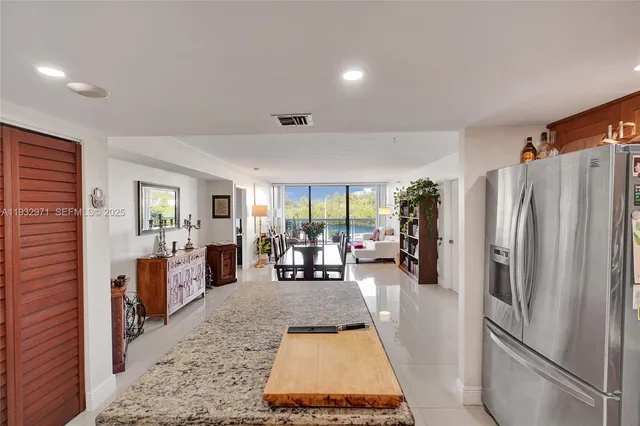 $2,750 | 20515 East Country Club Drive, Unit 249, Aventura, FL 33180