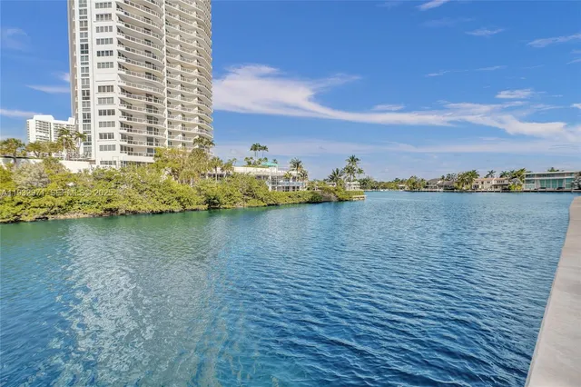 $2,750 | 20515 East Country Club Drive, Unit 249, Aventura, FL 33180
