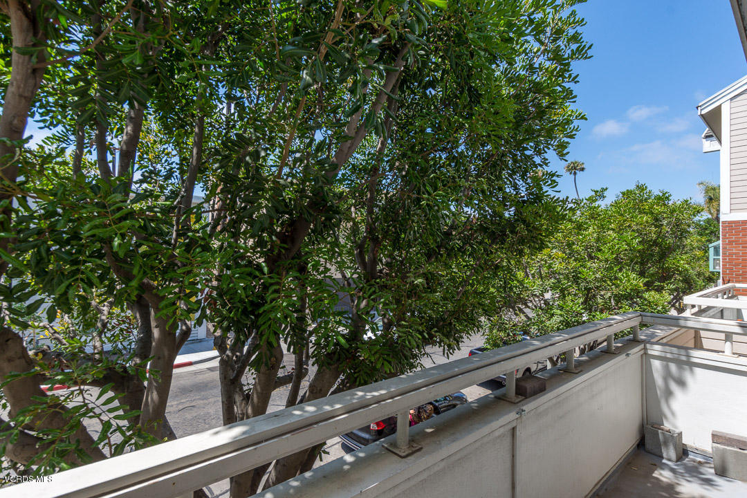 877 South B Street Oxnard, CA 93030 - Photo 17 of 23 mls-16