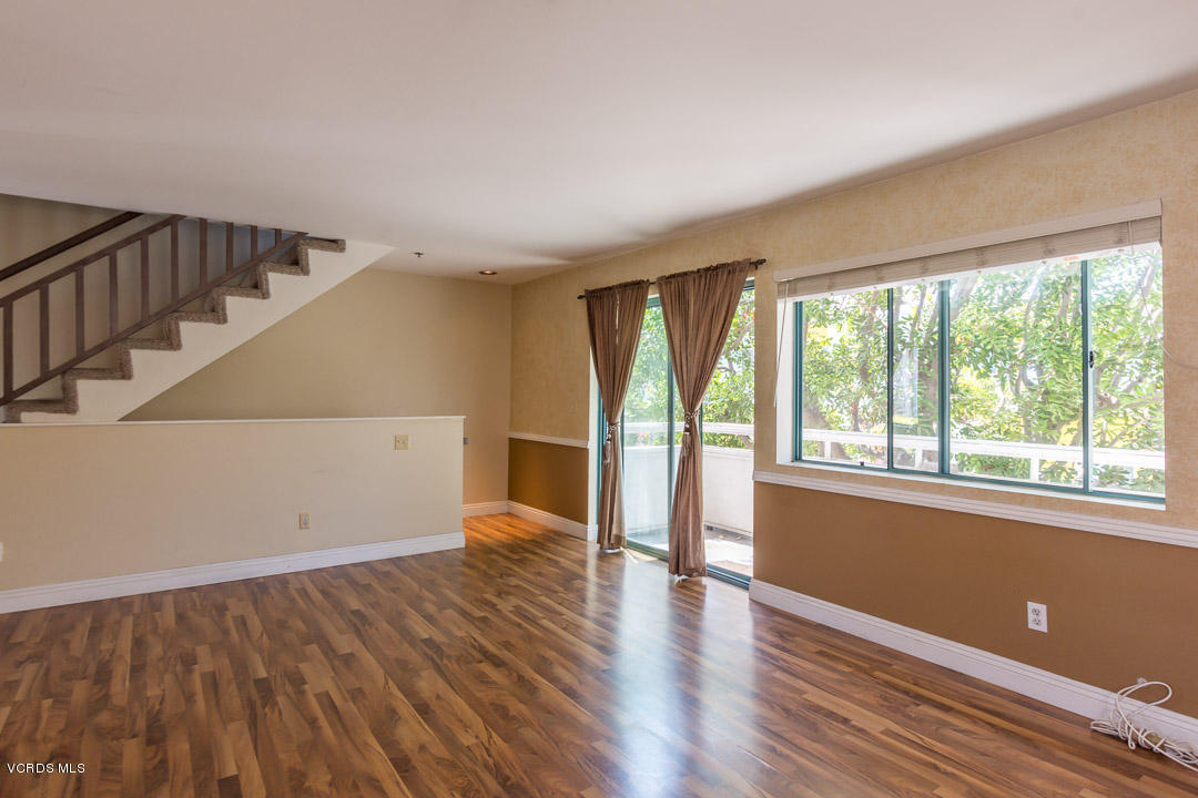 877 South B Street Oxnard, CA 93030 - Photo 3 of 23 mls-11