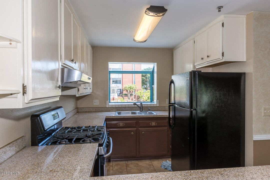 877 South B Street Oxnard, CA 93030 - Photo 7 of 23 mls-12