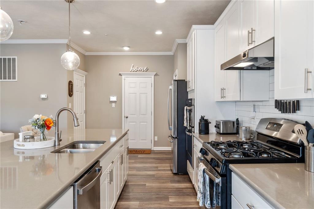 380 Trinity Way Wexford, PA 15090 - Photo 10 of 29 a kitchen with kitchen island a sink stove and refrigerator