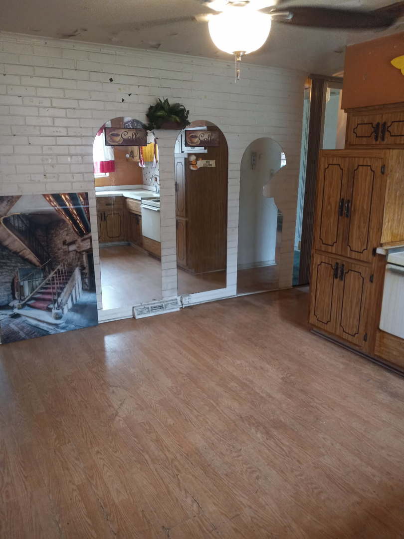 9556 South Colfax Avenue Chicago, IL 60617 - Photo 6 of 10