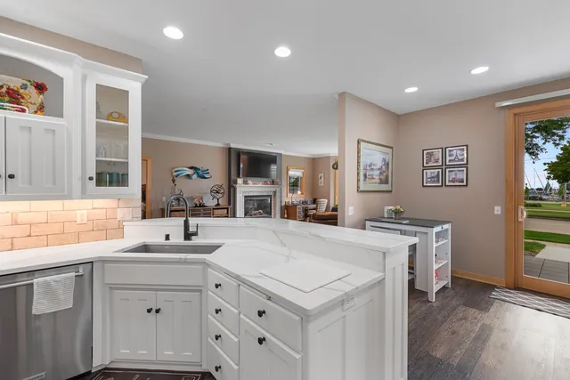 $650,000 | 290 Harbor View Drive, Fond du Lac, WI 54935