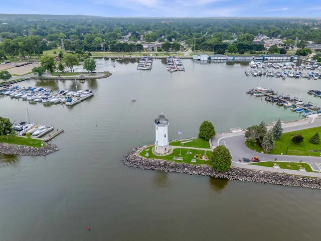 $650,000 | 290 Harbor View Drive, Fond du Lac, WI 54935