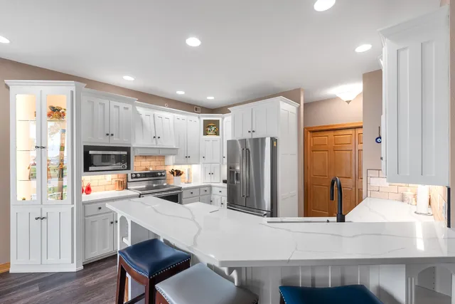 $650,000 | 290 Harbor View Drive, Fond du Lac, WI 54935