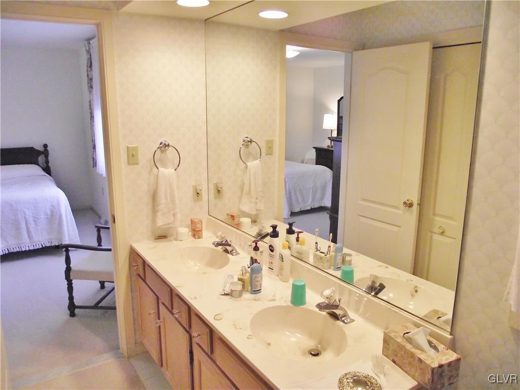 4370 East Texas Road Allentown, PA 18103 - Photo 18 of 30 Gallery Image 18