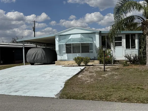 a front view of house with yard