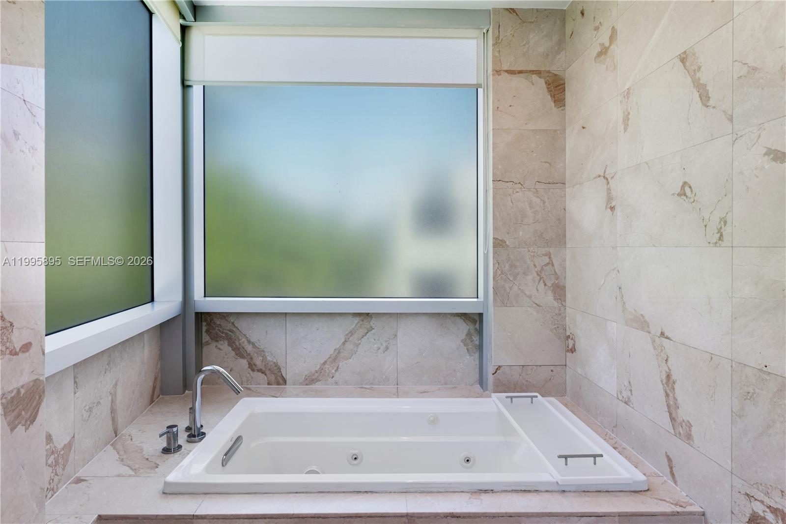548 Fernwood Road, Unit 548 Key Biscayne, FL 33149 - Photo 21 of 50 a bathroom with a tub