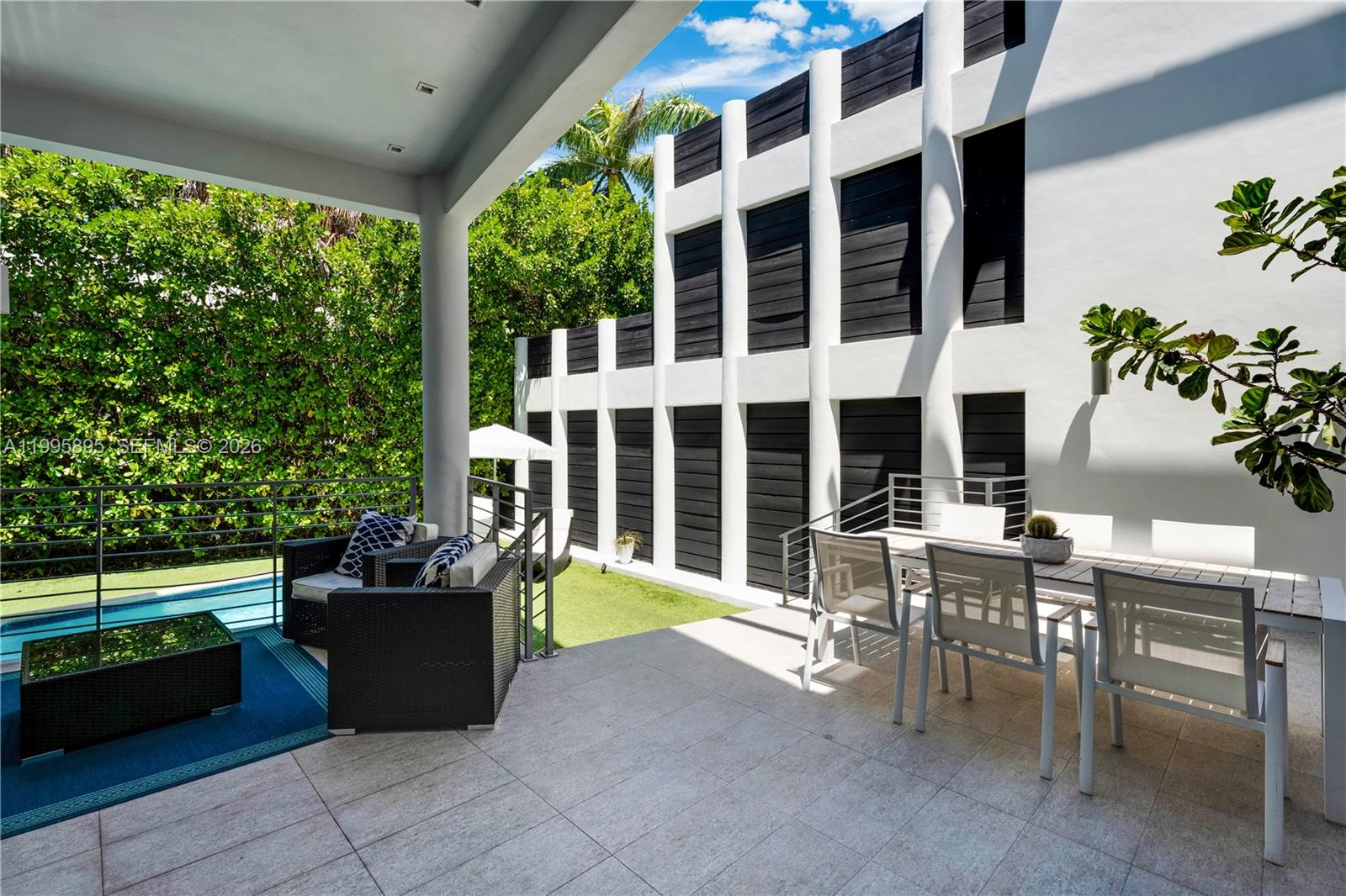 548 Fernwood Road, Unit 548 Key Biscayne, FL 33149 - Photo 32 of 50 a balcony with table and chairs