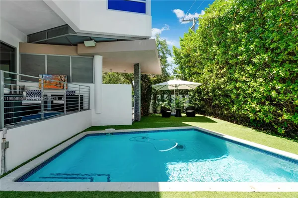 $16,000 | 548 Fernwood Road, Unit 548, Key Biscayne, FL 33149