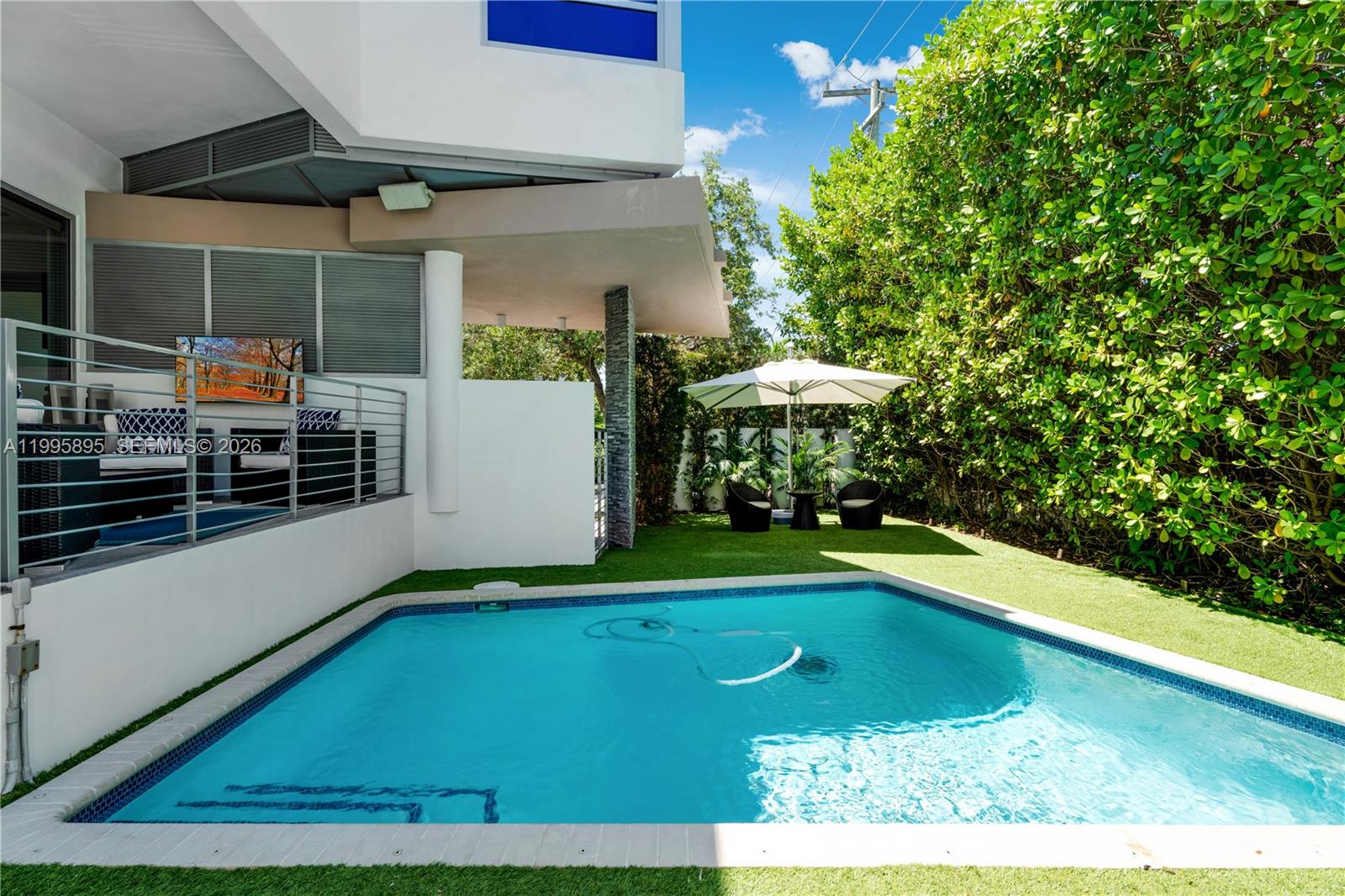 548 Fernwood Road, Unit 548 Key Biscayne, FL 33149 - Photo 35 of 50 a view of a indoor basketball court