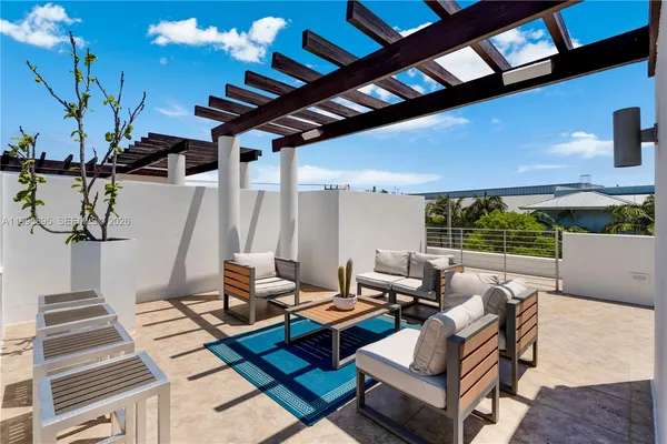 $16,000 | 548 Fernwood Road, Unit 548, Key Biscayne, FL 33149