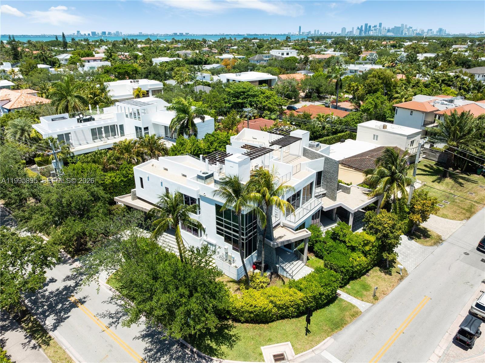 548 Fernwood Road, Unit 548 Key Biscayne, FL 33149 - Photo 48 of 50 an aerial view of residential houses with outdoor space
