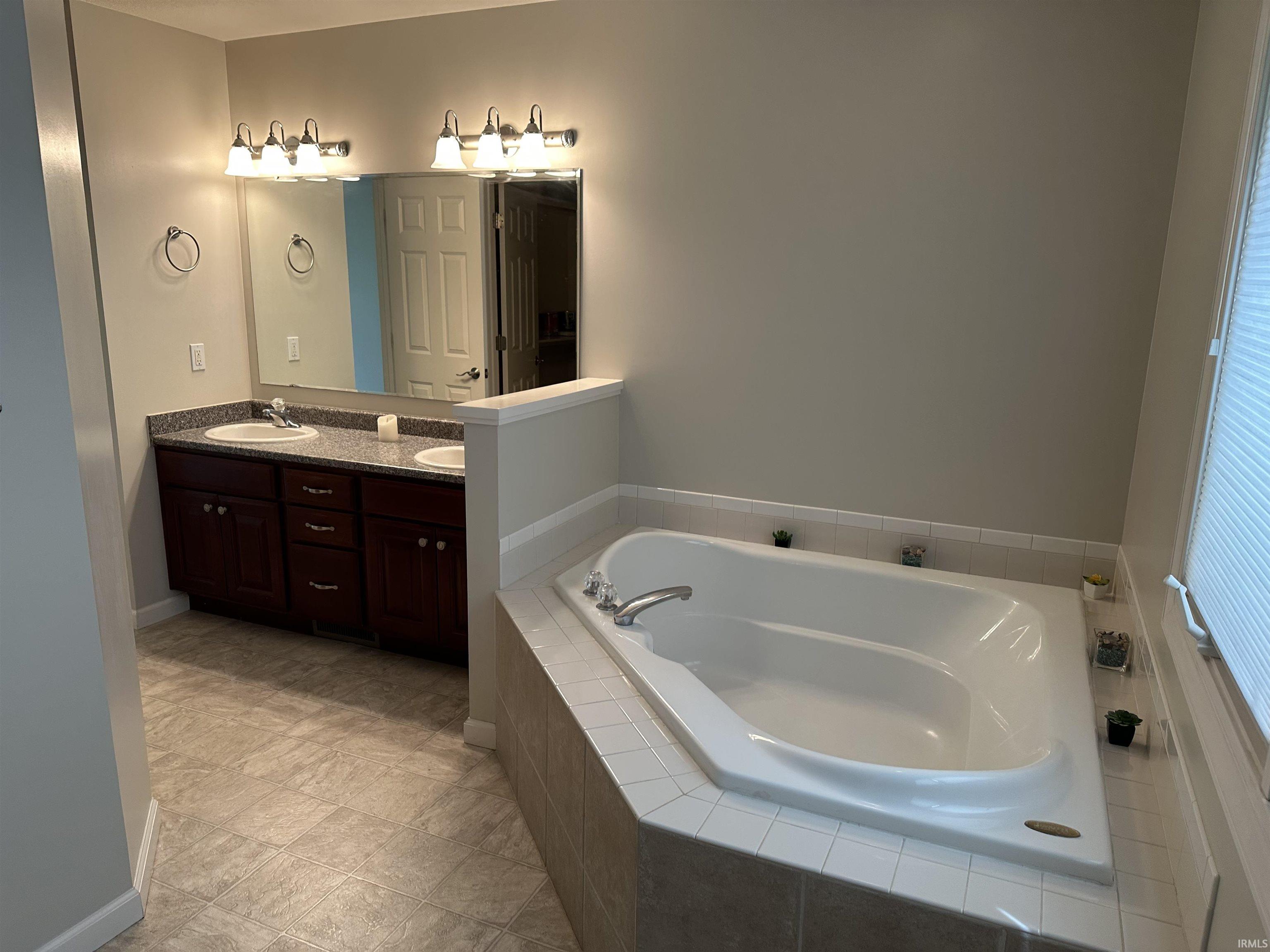 7019 Tree Top Trail Fort Wayne, IN 46845 - Photo 16 of 36 Gallery Image 16
