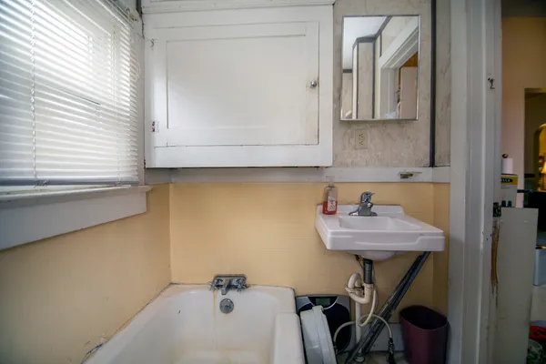 $98,500 | 810 South 4th Avenue, Kankakee, IL 60901