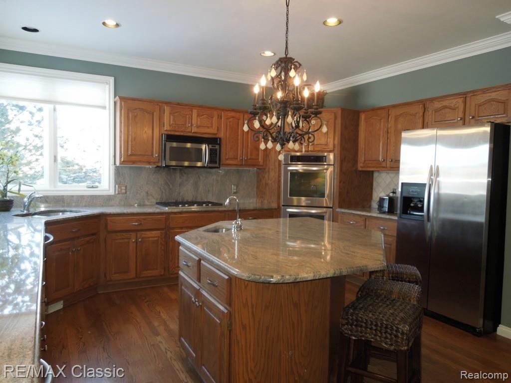 2760 Murfield Court Rochester, MI 48306 - Photo 14 of 55 Island Kitchen with Granite