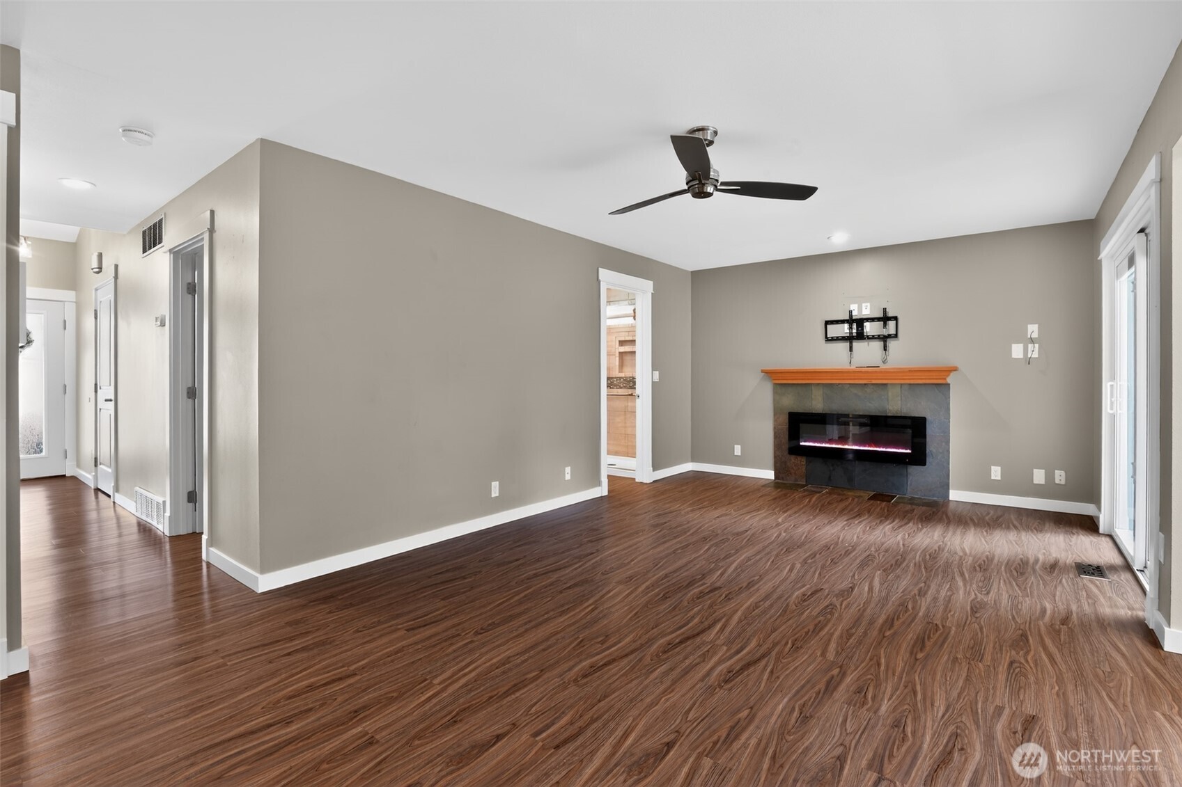 1016 49th Place Southwest Everett, WA 98203 - Photo 11 of 35