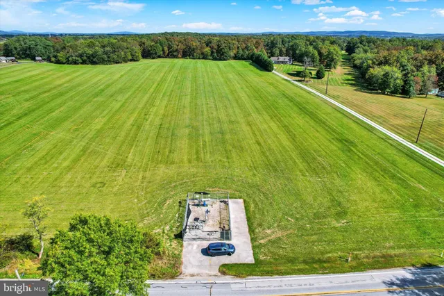 a view of a tennis court