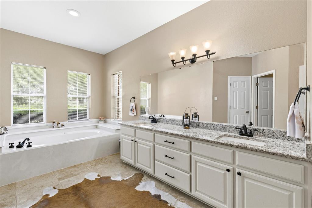 219 Friends Road Denison, TX 75021 - Photo 15 of 40 Primary bath - Jacuzzi Tub- Tile flooring
