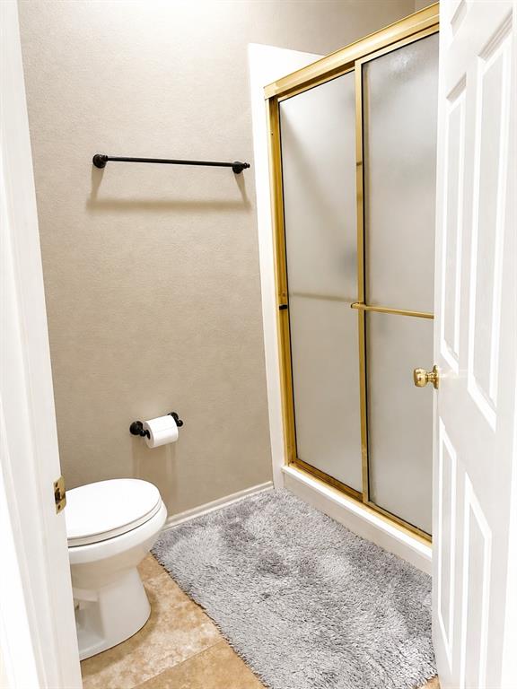 219 Friends Road Denison, TX 75021 - Photo 17 of 40 Primary bath separate shower