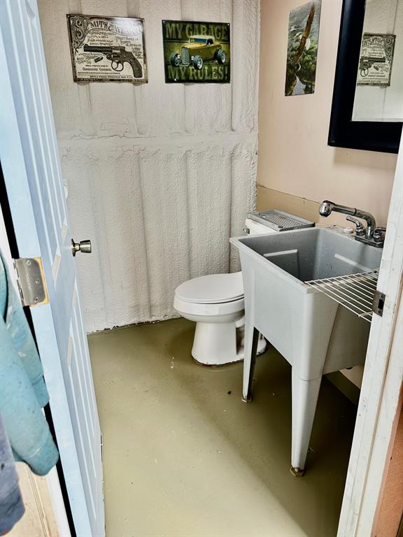 219 Friends Road Denison, TX 75021 - Photo 27 of 40 1/2 bath in workshop