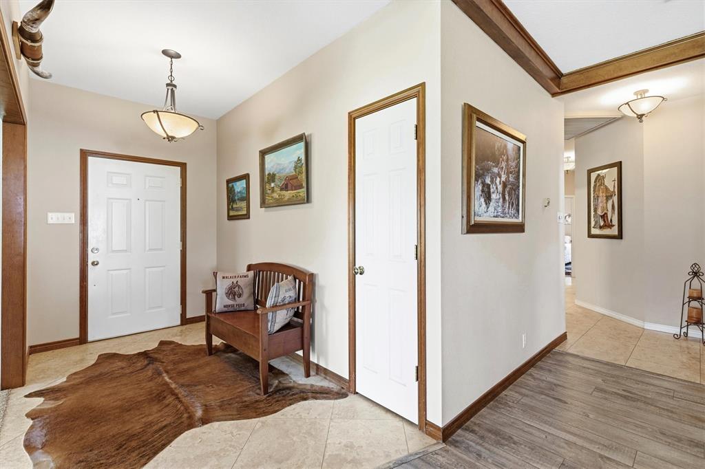 219 Friends Road Denison, TX 75021 - Photo 4 of 40 Foyer entrance