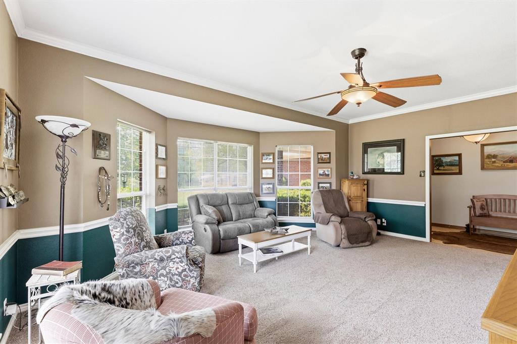 219 Friends Road Denison, TX 75021 - Photo 5 of 40 Family room - library - high ceilings, comfy