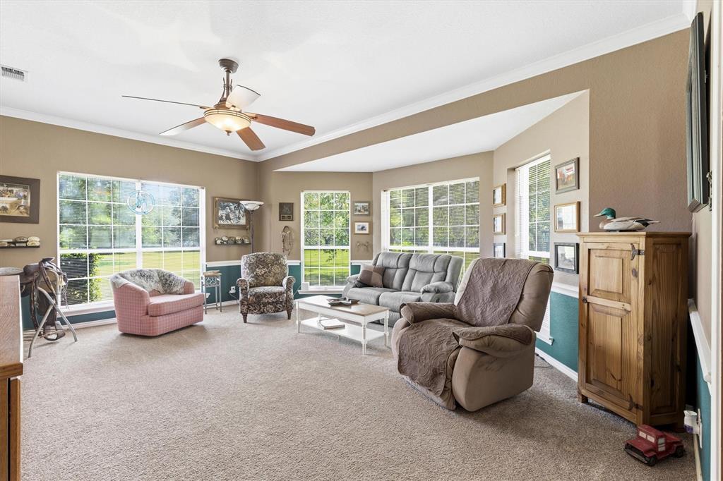219 Friends Road Denison, TX 75021 - Photo 6 of 40 Large family room - bay window