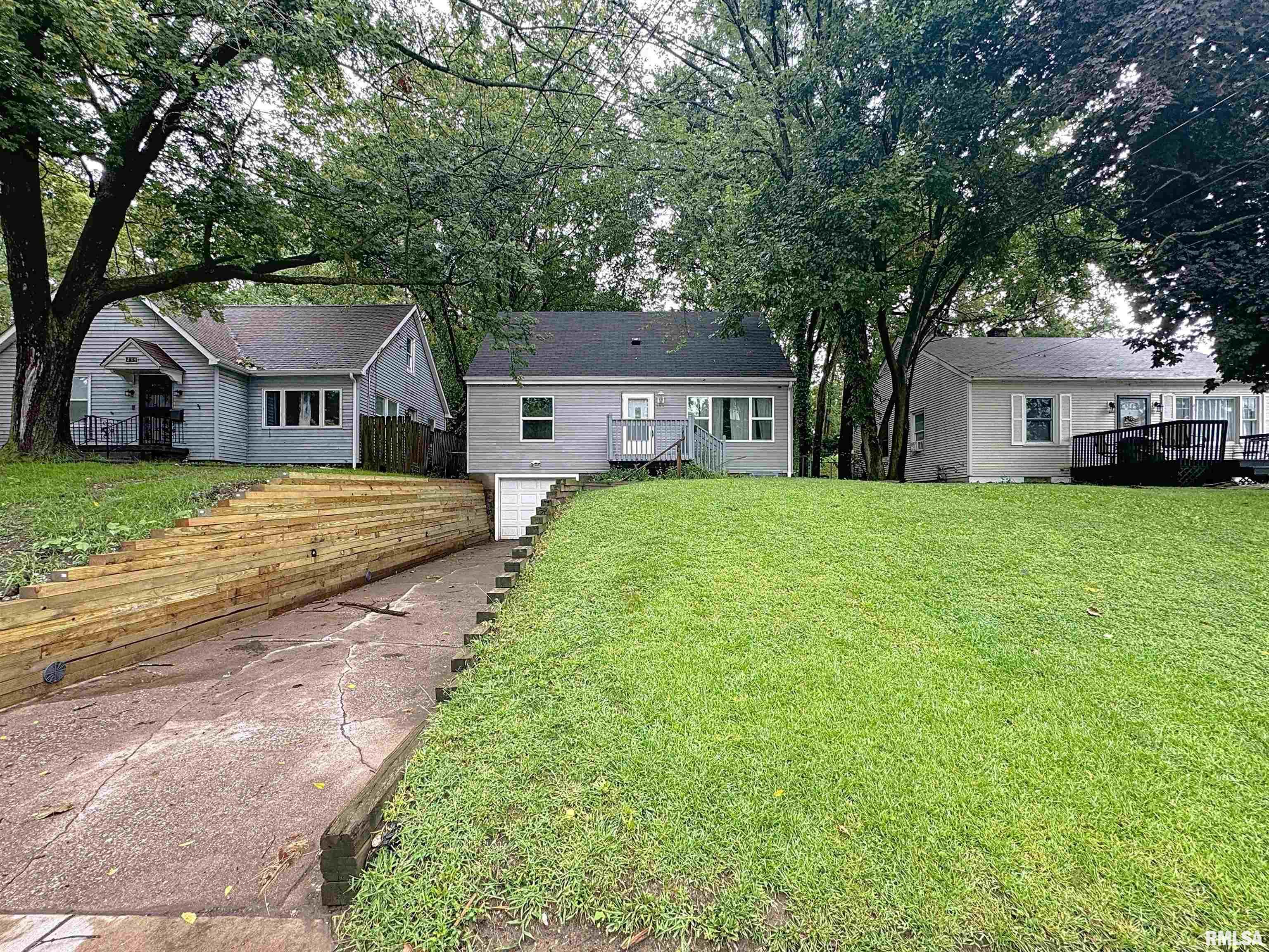 435 Waverly Road Davenport, IA 52804 - Photo 1 of 26 Gallery Image 1
