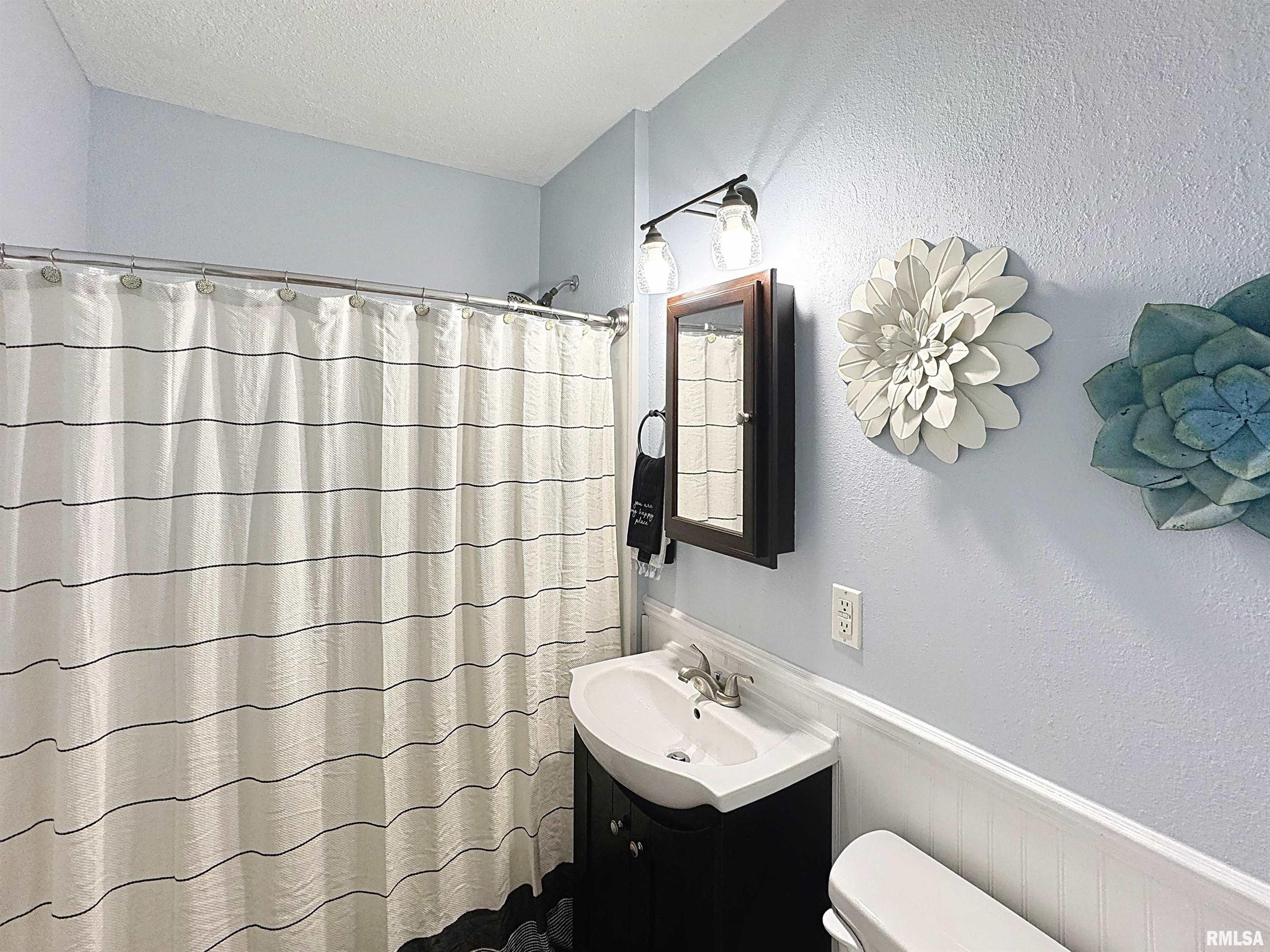 435 Waverly Road Davenport, IA 52804 - Photo 13 of 26 Gallery Image 13